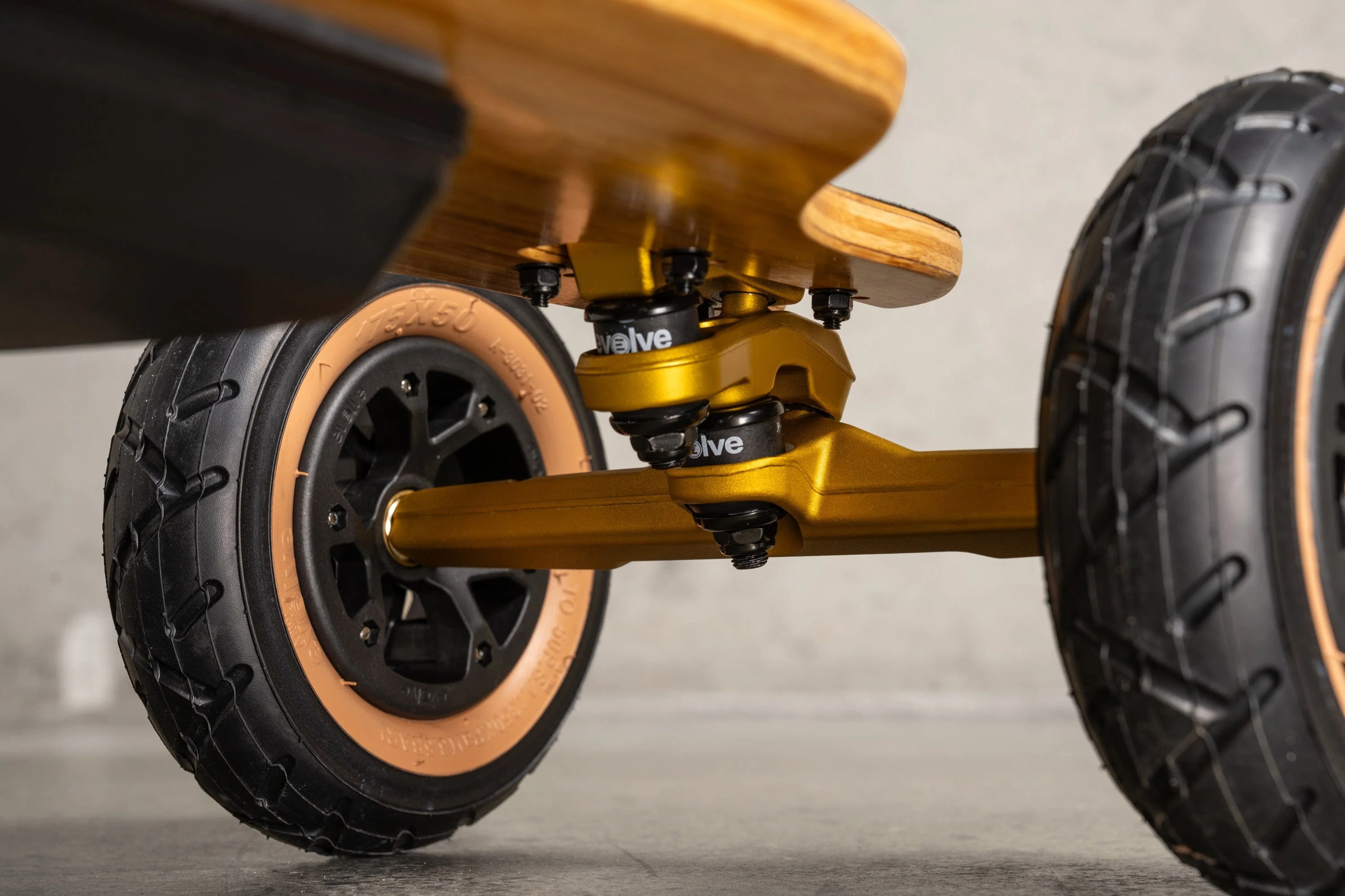 Evolve Fusion All Terrain Electric Skateboard - Image 13