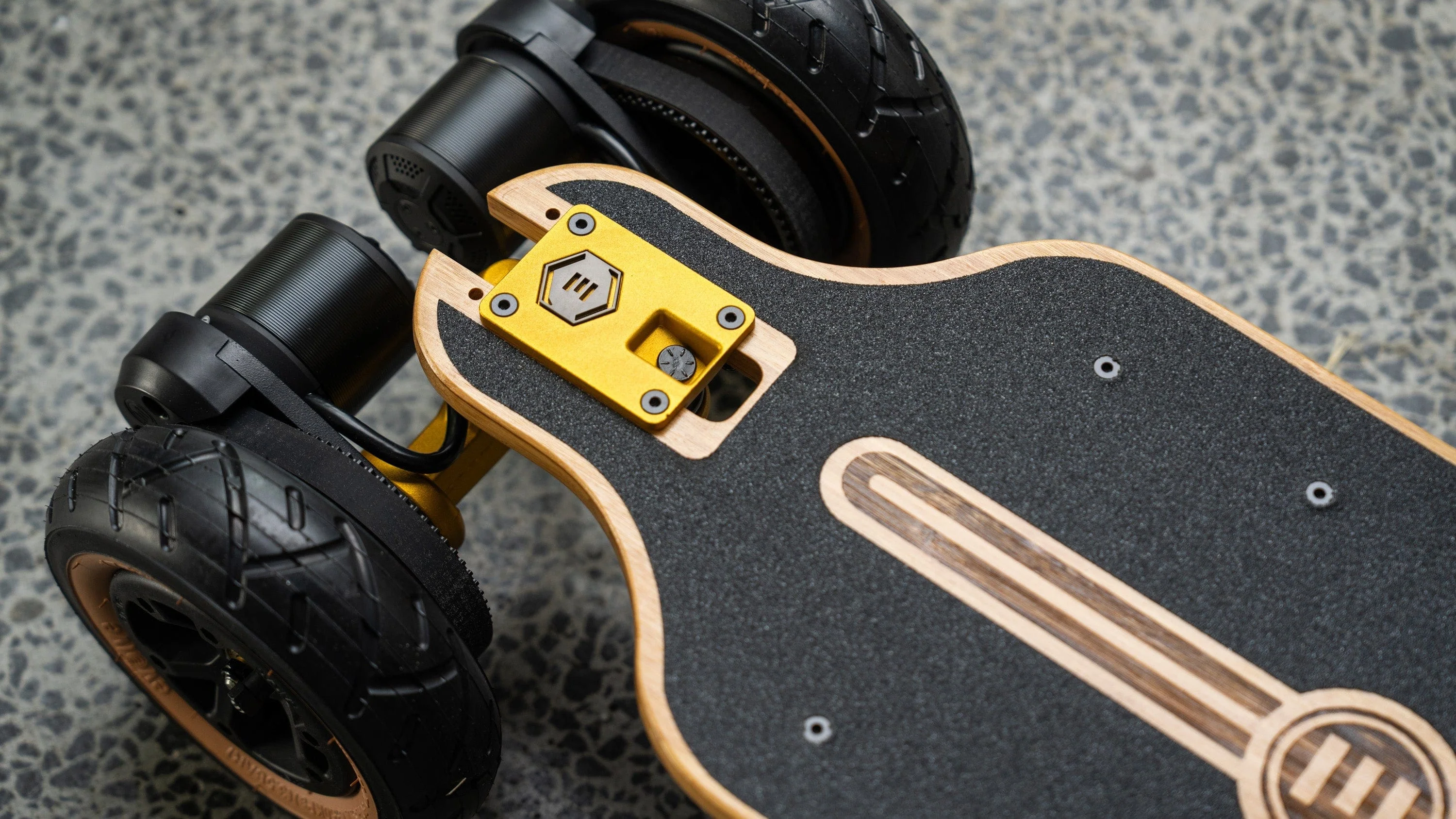 Evolve Fusion All Terrain Electric Skateboard - Image 18