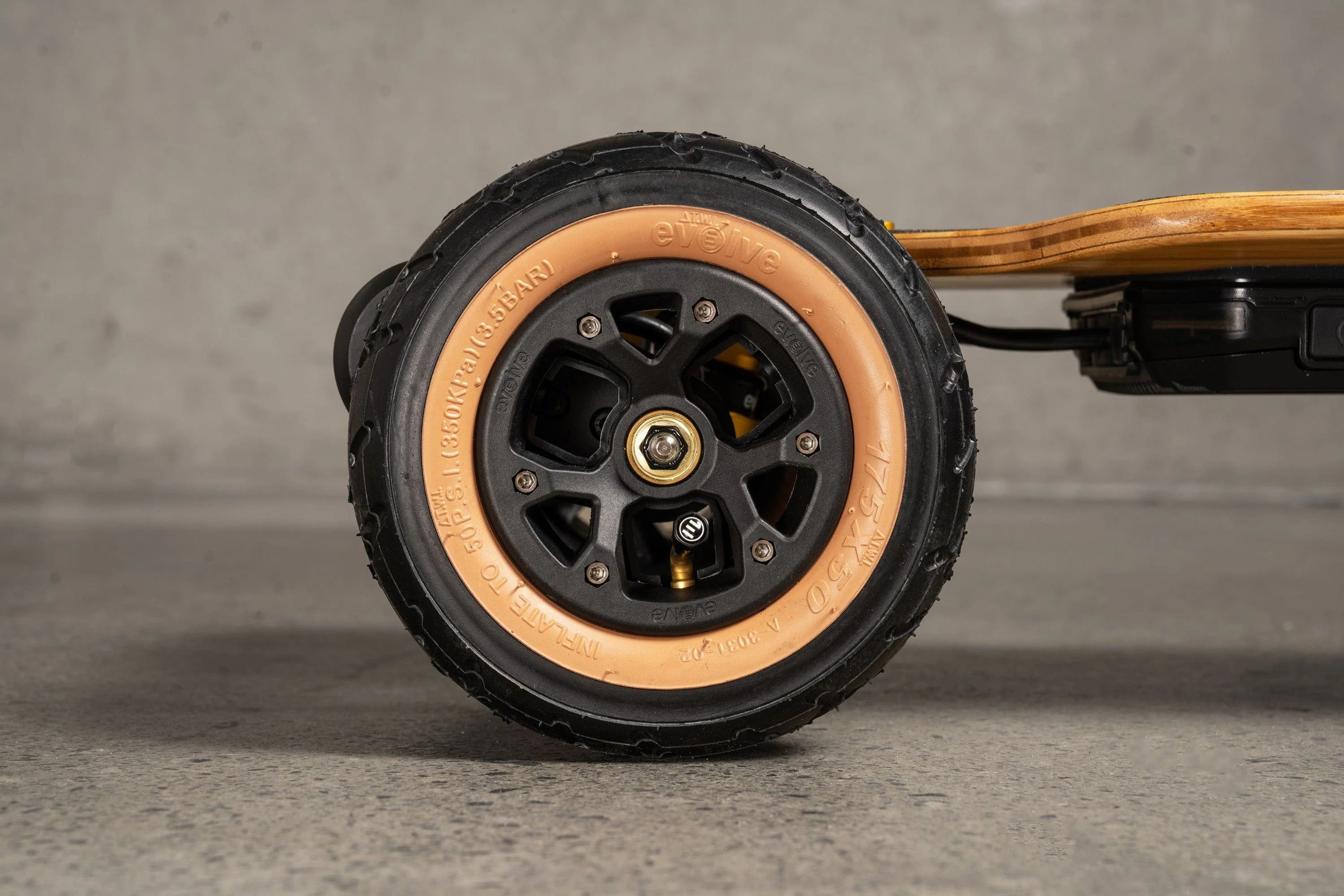 Evolve Fusion All Terrain Electric Skateboard - Image 4